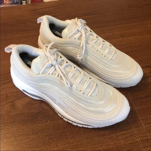 triple white wolf grey